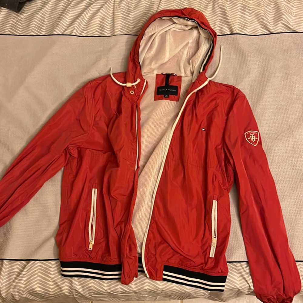 Tommy Hilfiger coral color size XL (fits similarly to an L) rain/windbreaker